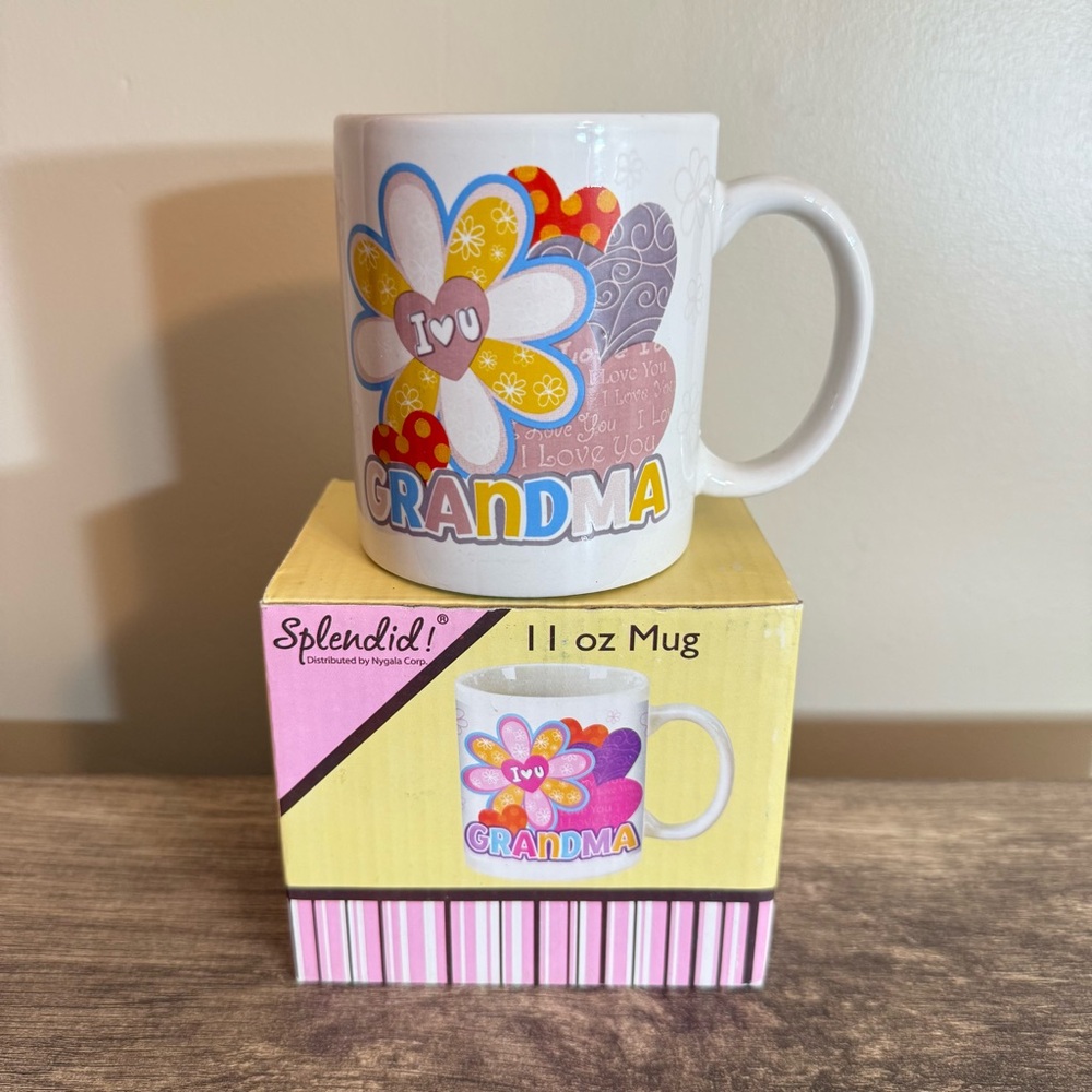 I love u Grandma Ceramic Coffee Tea Mug Floral Hearts 11 ounces
